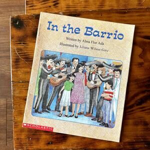 Vintage 1994 In The Barrio Spanish Paperback Book